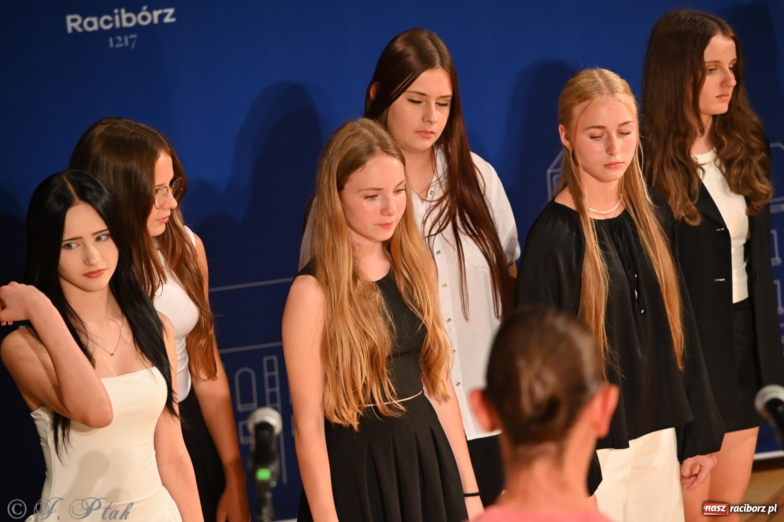 Zdjęcie w galerii na portalu naszraciborz.pl: Prymusi raciborskich szkół odebrali stypendia i gratulacje [FOTO] wiadomości z regionu