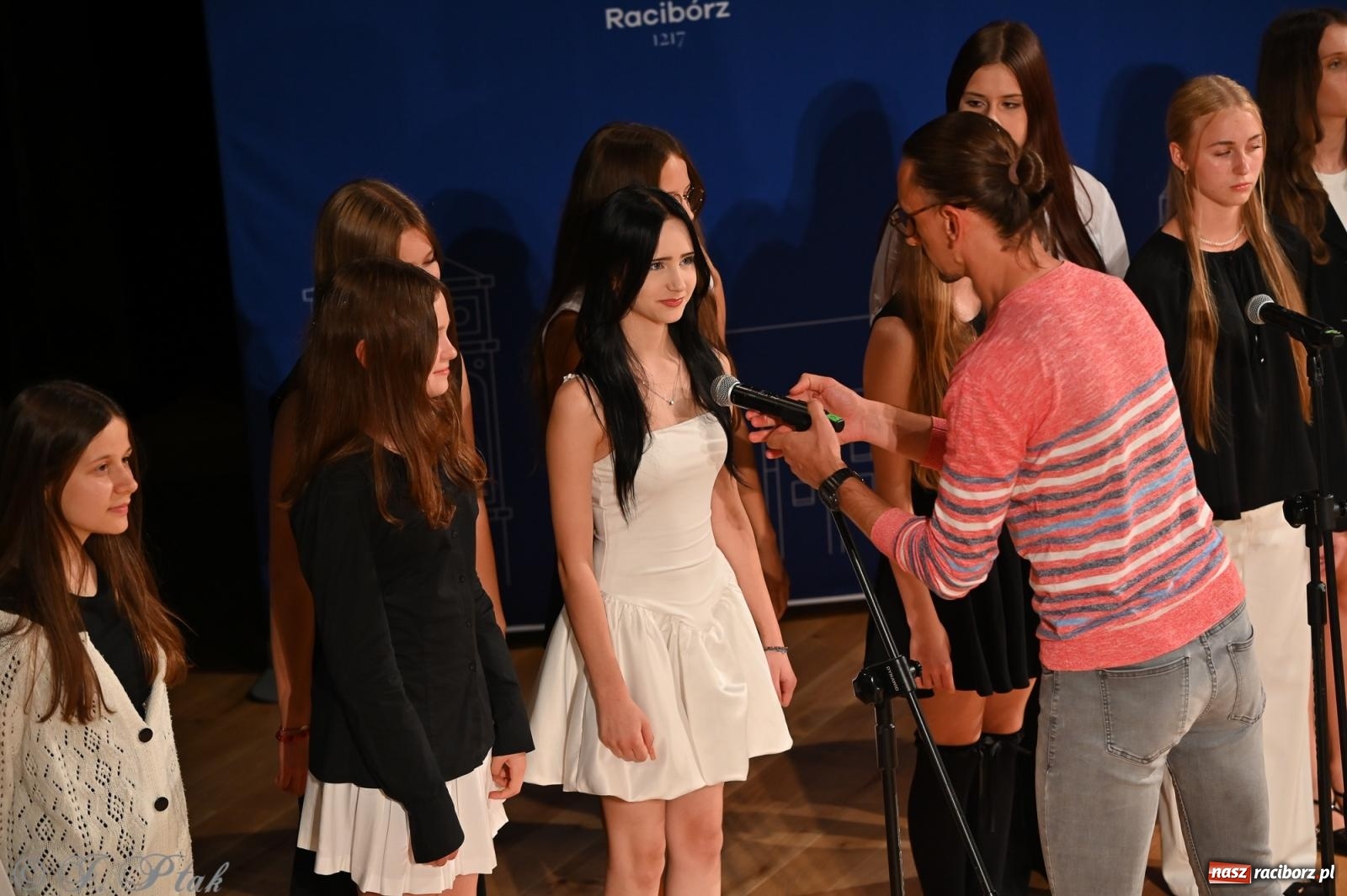 Zdjęcie w galerii na portalu naszraciborz.pl: Prymusi raciborskich szkół odebrali stypendia i gratulacje [FOTO] wiadomości z regionu