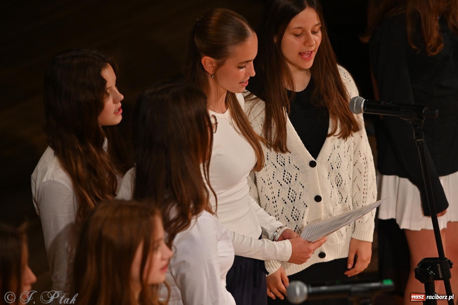 Zdjęcie w galerii na portalu naszraciborz.pl: Prymusi raciborskich szkół odebrali stypendia i gratulacje [FOTO] wiadomości z regionu