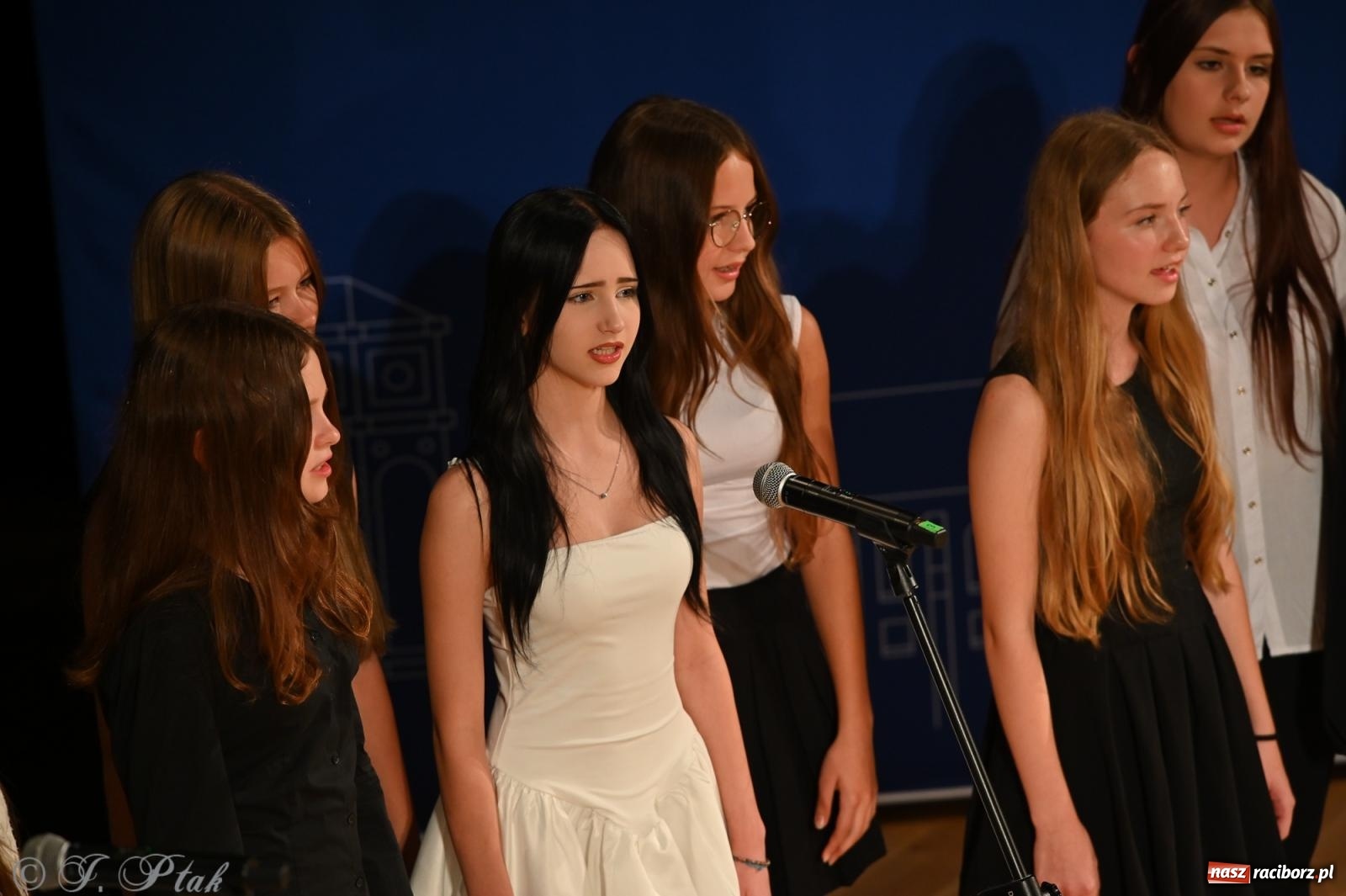 Zdjęcie w galerii na portalu naszraciborz.pl: Prymusi raciborskich szkół odebrali stypendia i gratulacje [FOTO] wiadomości z regionu