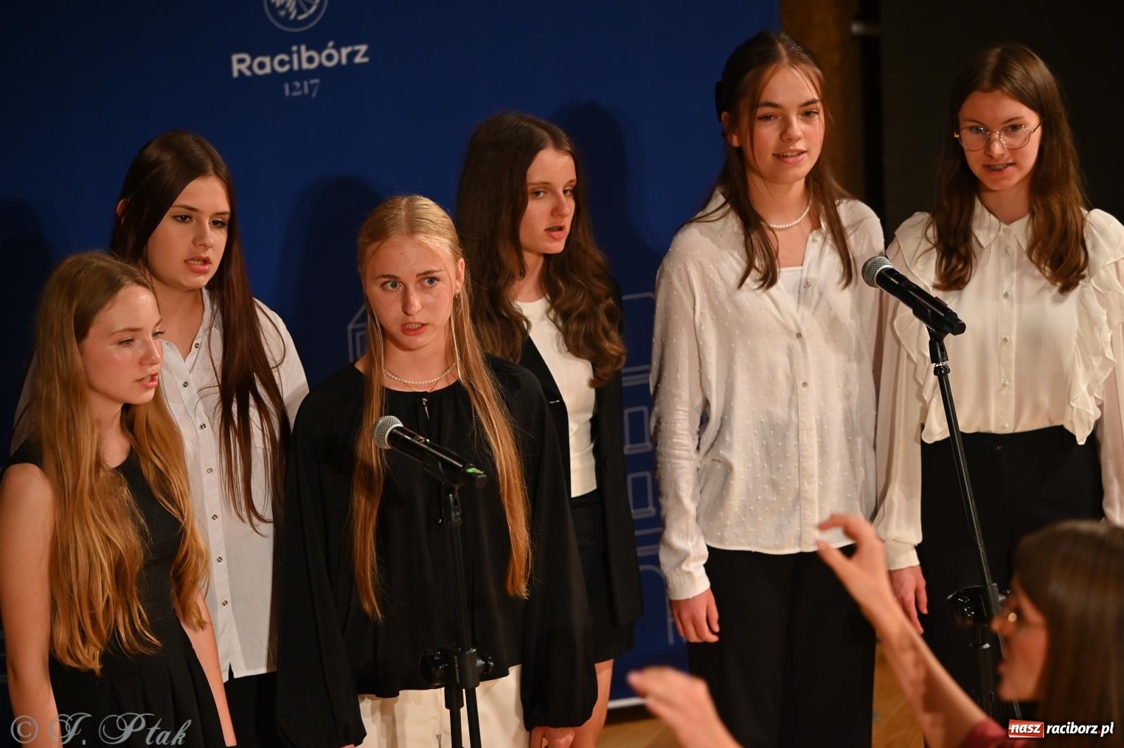 Zdjęcie w galerii na portalu naszraciborz.pl: Prymusi raciborskich szkół odebrali stypendia i gratulacje [FOTO] wiadomości z regionu