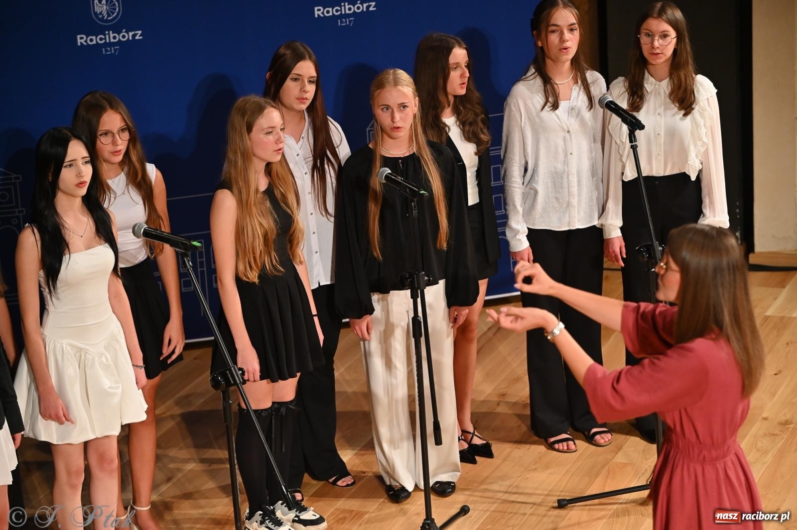 Zdjęcie w galerii na portalu naszraciborz.pl: Prymusi raciborskich szkół odebrali stypendia i gratulacje [FOTO] wiadomości z regionu
