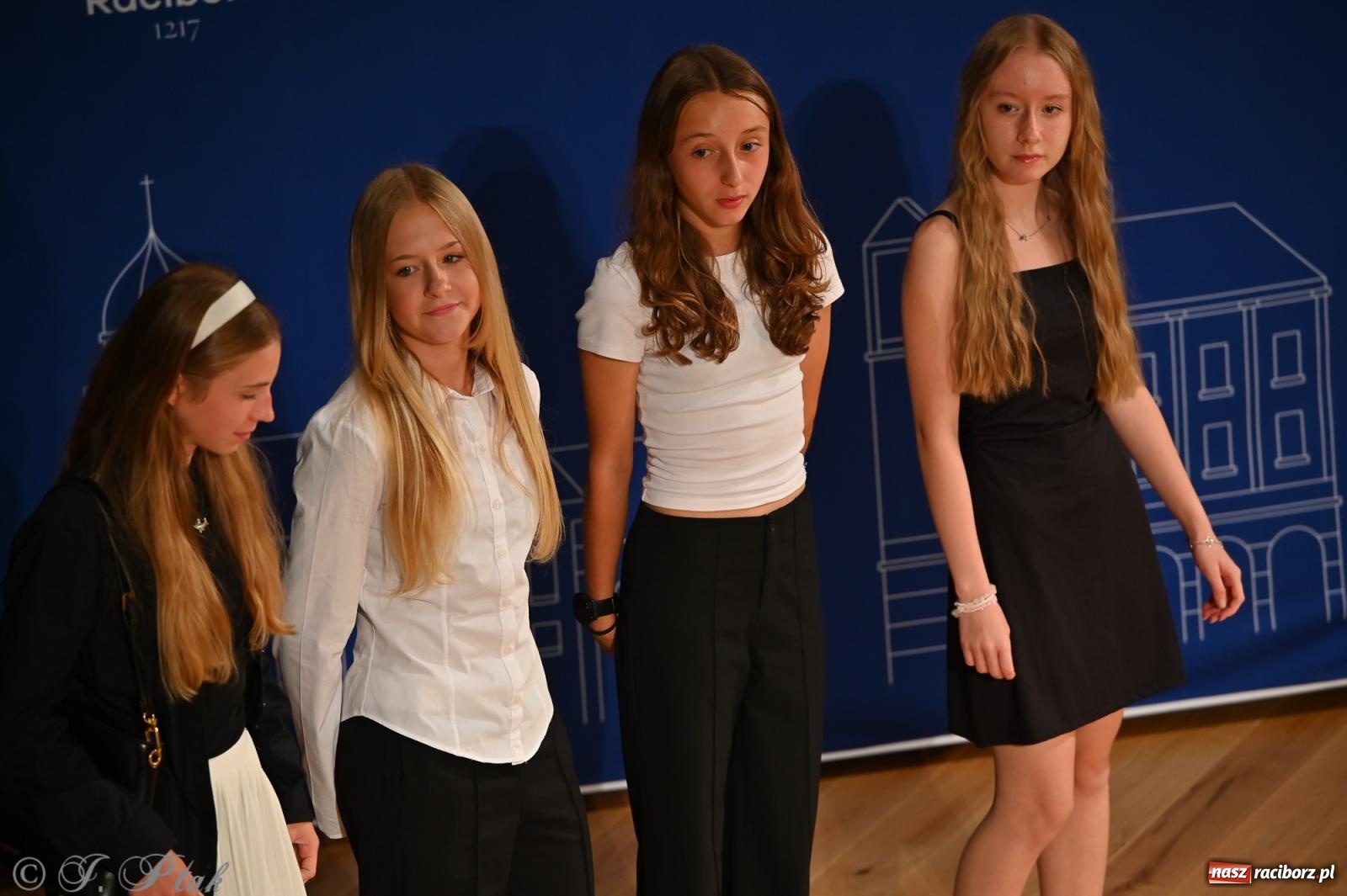 Zdjęcie w galerii na portalu naszraciborz.pl: Prymusi raciborskich szkół odebrali stypendia i gratulacje [FOTO] wiadomości z regionu