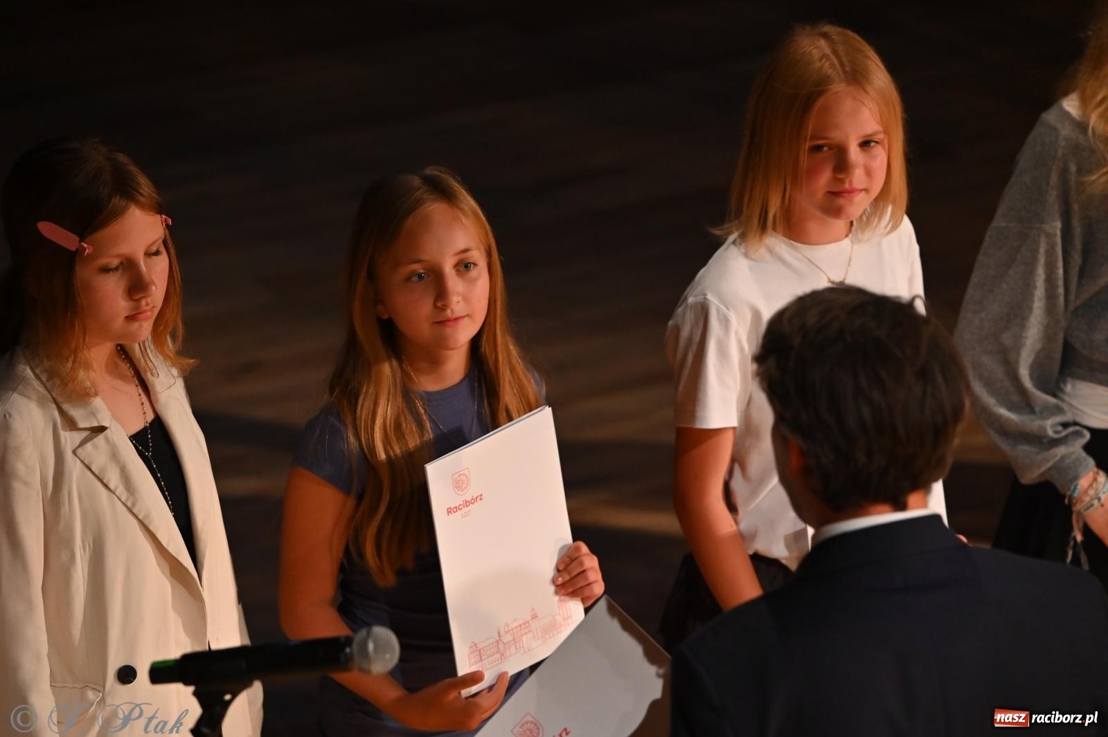 Zdjęcie w galerii na portalu naszraciborz.pl: Prymusi raciborskich szkół odebrali stypendia i gratulacje [FOTO] wiadomości z regionu