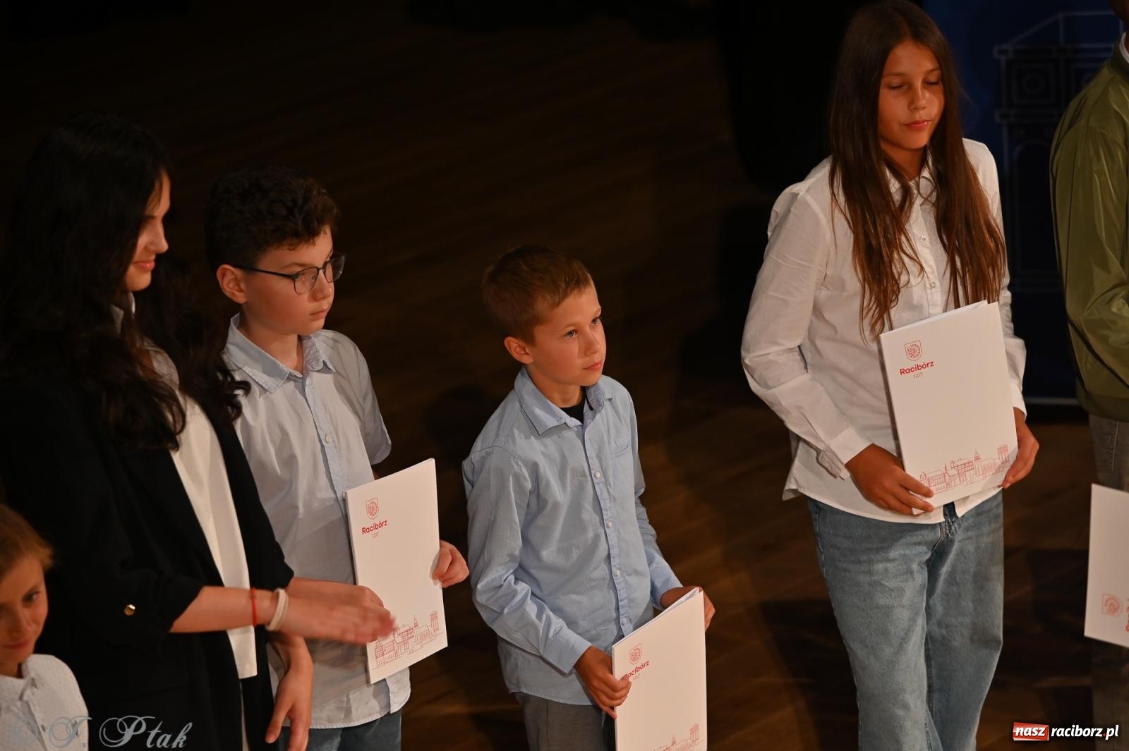 Zdjęcie w galerii na portalu naszraciborz.pl: Prymusi raciborskich szkół odebrali stypendia i gratulacje [FOTO] wiadomości z regionu