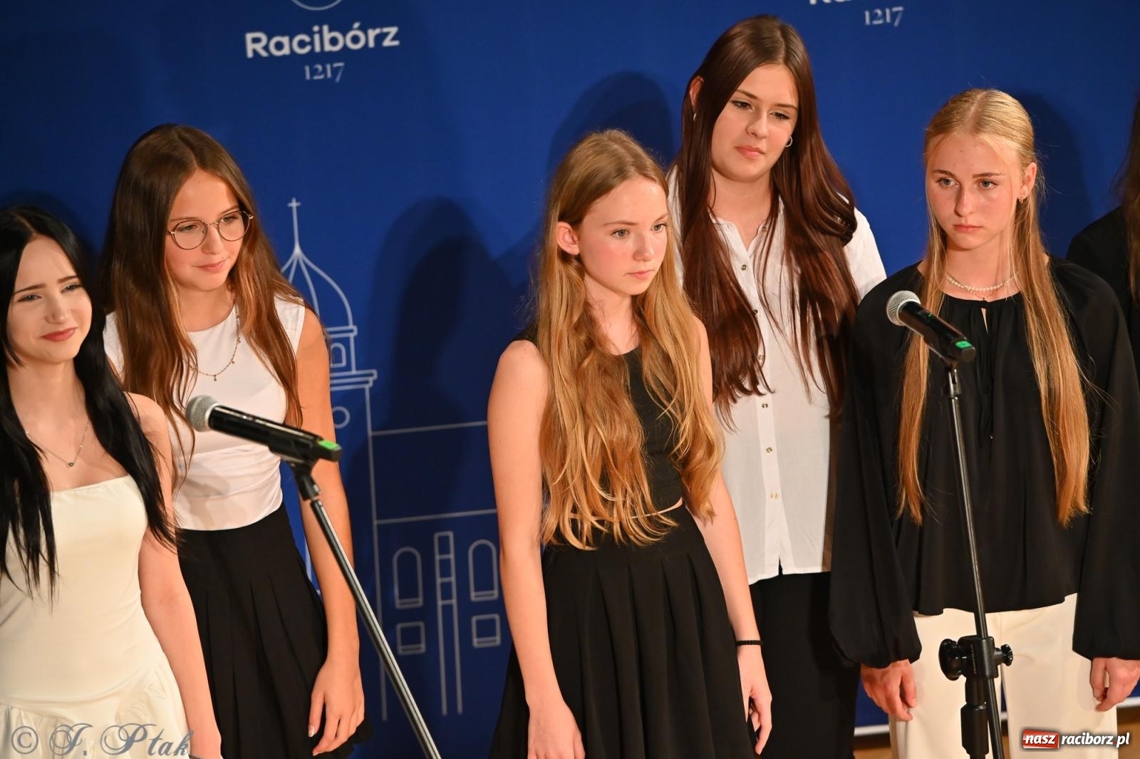 Zdjęcie w galerii na portalu naszraciborz.pl: Prymusi raciborskich szkół odebrali stypendia i gratulacje [FOTO] wiadomości z regionu