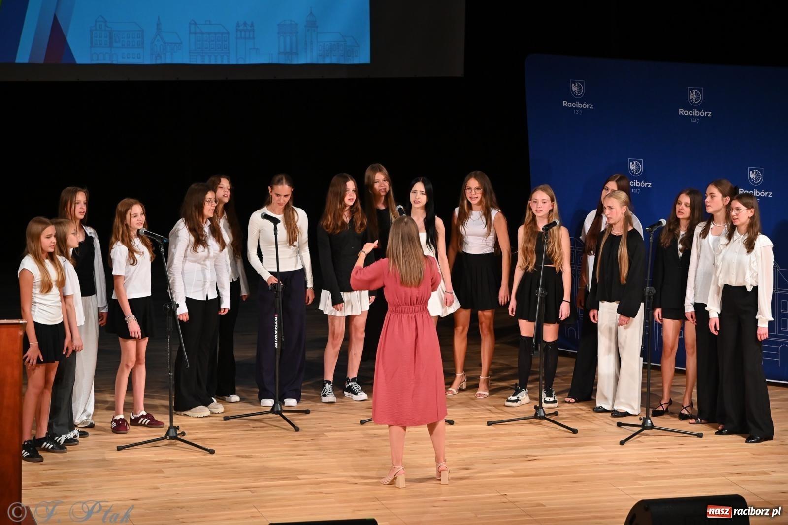 Zdjęcie w galerii na portalu naszraciborz.pl: Prymusi raciborskich szkół odebrali stypendia i gratulacje [FOTO] wiadomości z regionu