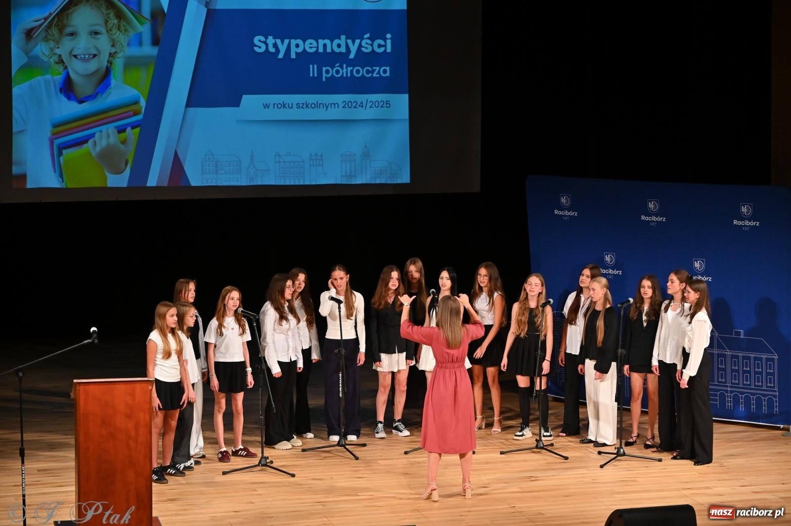 Zdjęcie w galerii na portalu naszraciborz.pl: Prymusi raciborskich szkół odebrali stypendia i gratulacje [FOTO] wiadomości z regionu