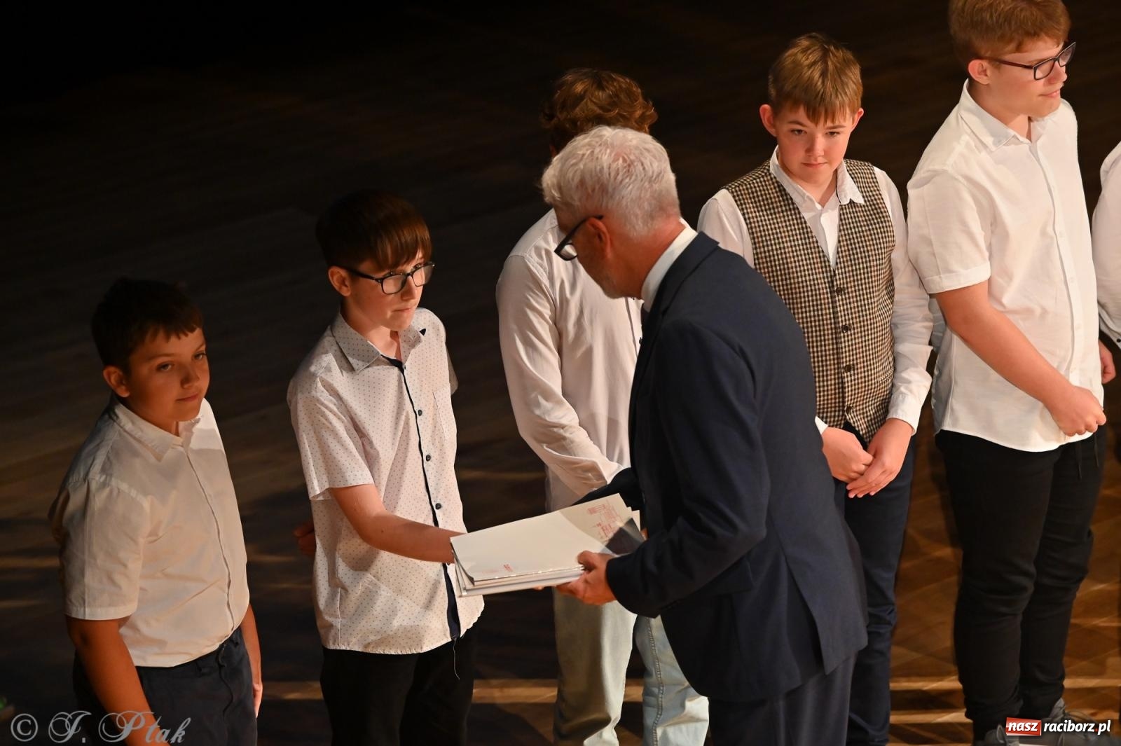 Zdjęcie w galerii na portalu naszraciborz.pl: Prymusi raciborskich szkół odebrali stypendia i gratulacje [FOTO] wiadomości z regionu