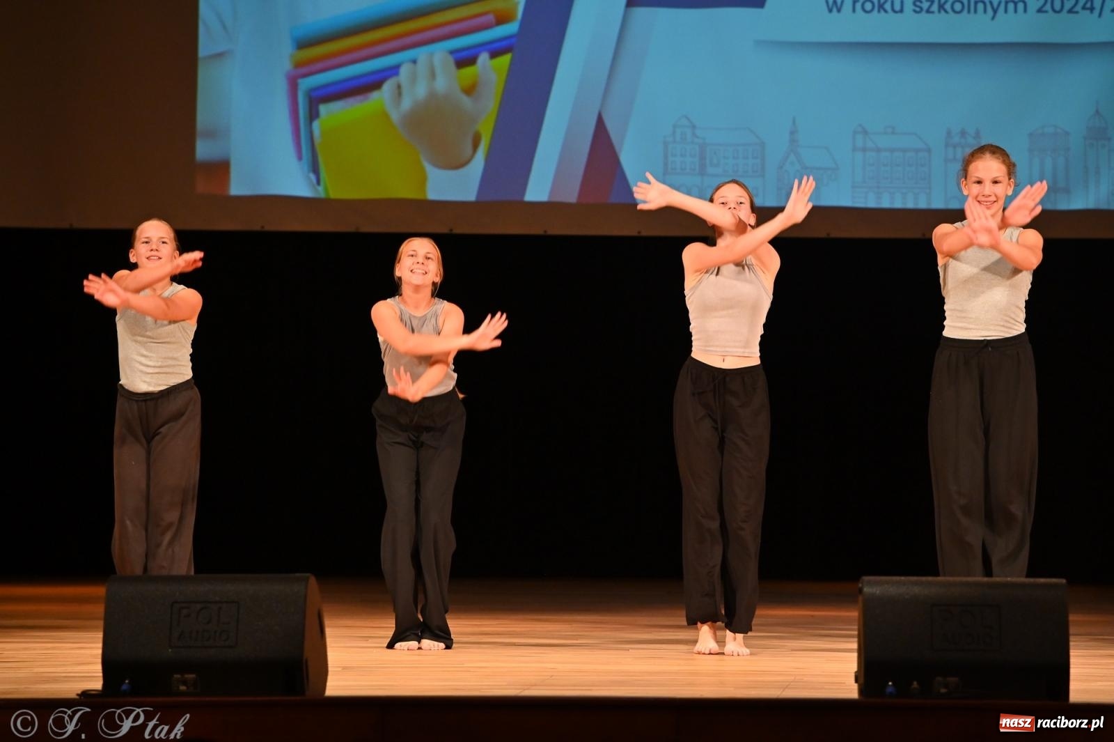 Zdjęcie w galerii na portalu naszraciborz.pl: Prymusi raciborskich szkół odebrali stypendia i gratulacje [FOTO] wiadomości z regionu