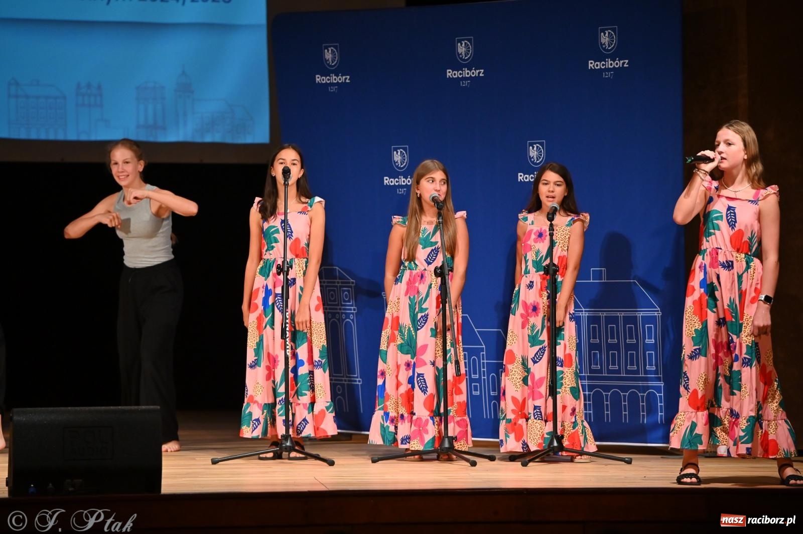 Zdjęcie w galerii na portalu naszraciborz.pl: Prymusi raciborskich szkół odebrali stypendia i gratulacje [FOTO] wiadomości z regionu