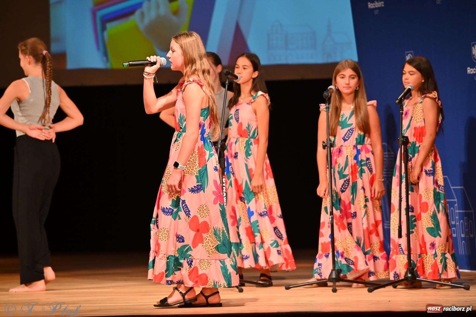 Zdjęcie w galerii na portalu naszraciborz.pl: Prymusi raciborskich szkół odebrali stypendia i gratulacje [FOTO] wiadomości z regionu