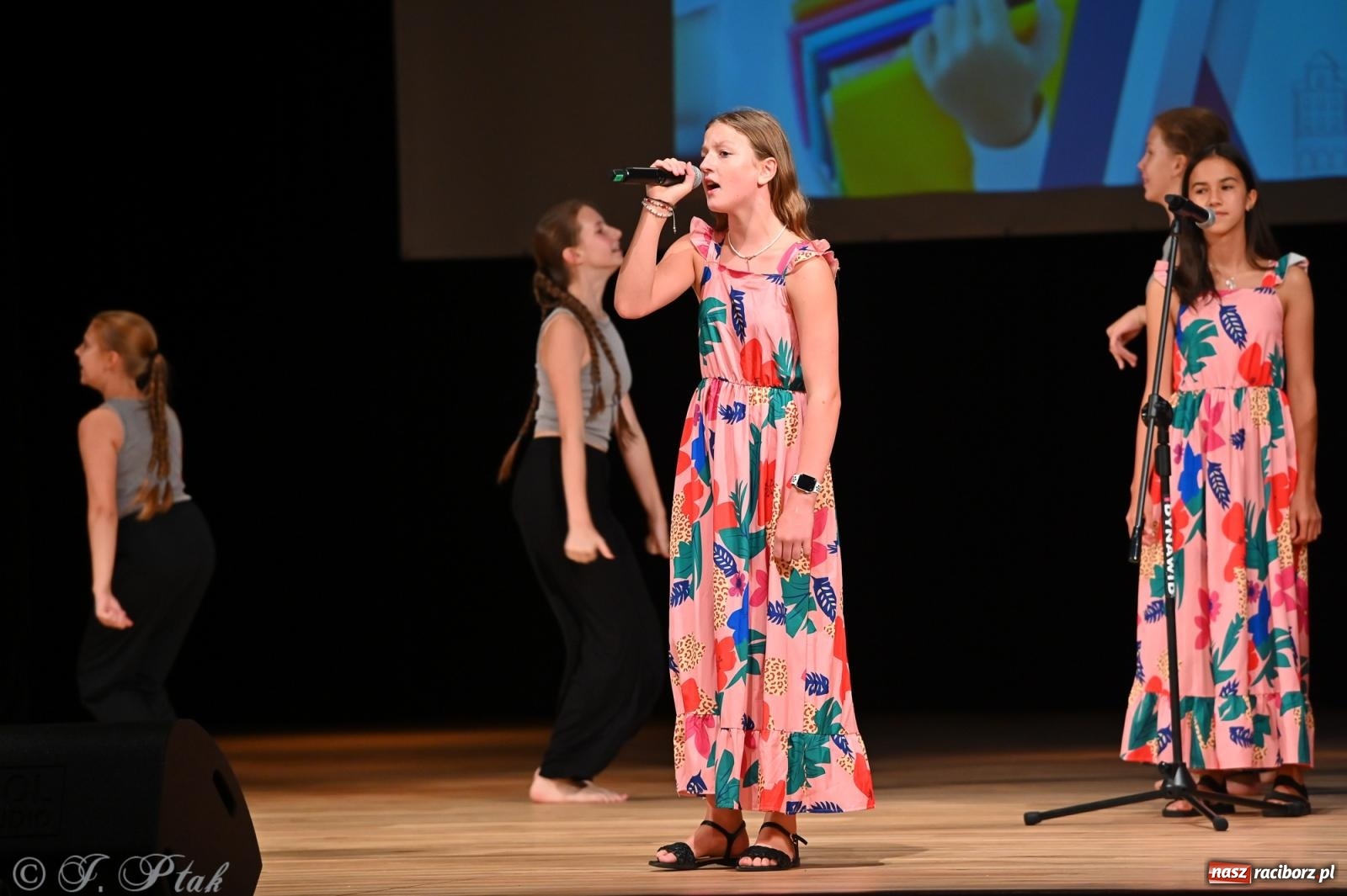 Zdjęcie w galerii na portalu naszraciborz.pl: Prymusi raciborskich szkół odebrali stypendia i gratulacje [FOTO] wiadomości z regionu