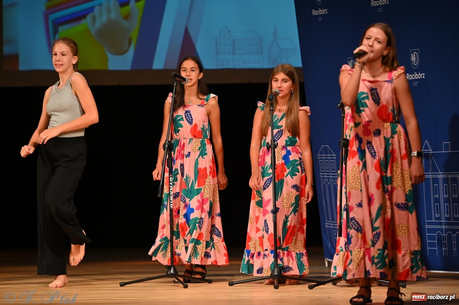 Zdjęcie w galerii na portalu naszraciborz.pl: Prymusi raciborskich szkół odebrali stypendia i gratulacje [FOTO] wiadomości z regionu