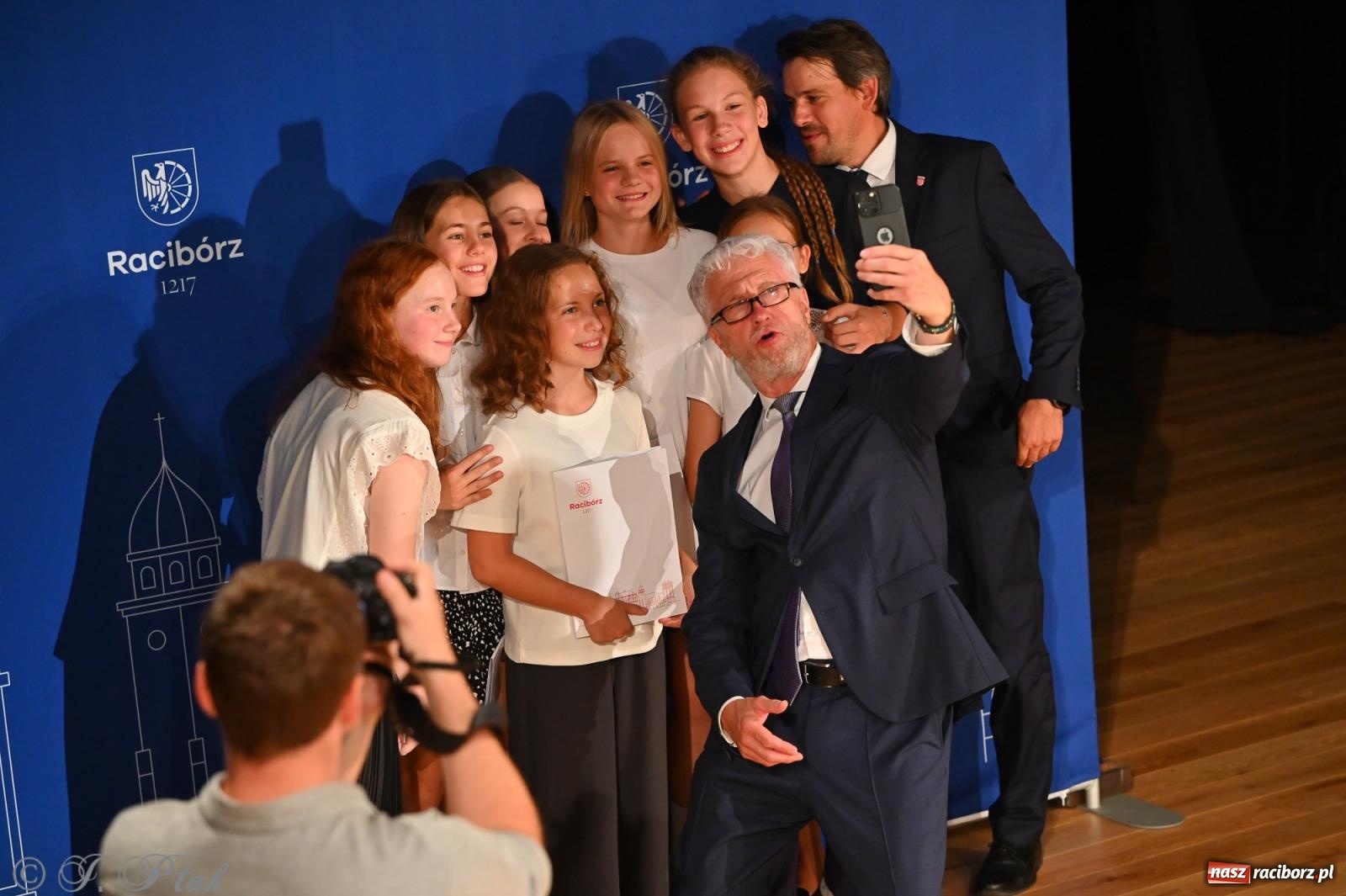 Zdjęcie w galerii na portalu naszraciborz.pl: Prymusi raciborskich szkół odebrali stypendia i gratulacje [FOTO] wiadomości z regionu