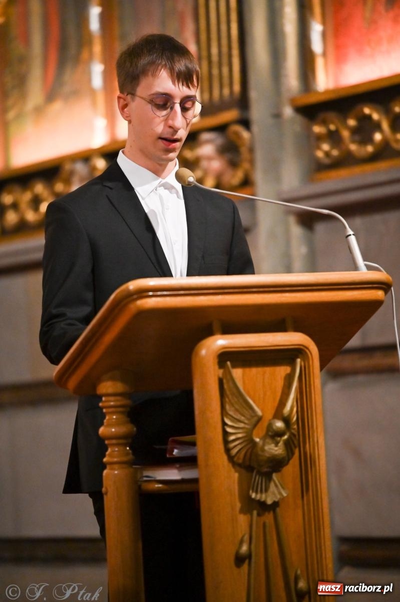 Zdjęcie w galerii na portalu naszraciborz.pl: Wirtuoz z Niemiec oczarował słuchaczy w Raciborzu wiadomości z regionu