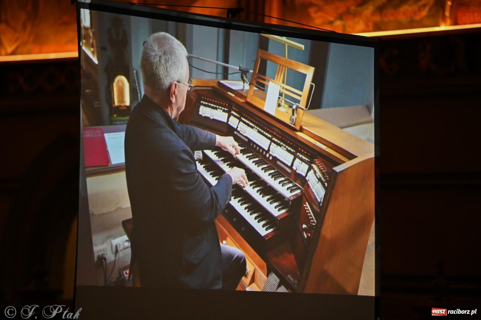 Zdjęcie w galerii na portalu naszraciborz.pl: Wirtuoz z Niemiec oczarował słuchaczy w Raciborzu wiadomości z regionu