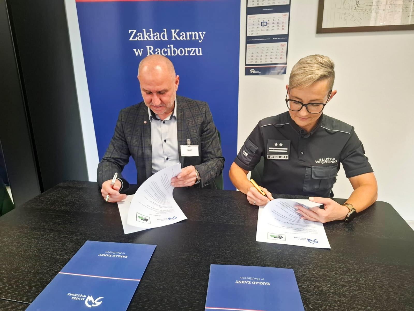 Zdjęcie w galerii na portalu naszraciborz.pl: Nowa szansa dla osadzonych – Zakład Karny w Raciborzu podpisał porozumienie o współpracy z Powiatowym Urzędem Pracy wiadomości z regionu