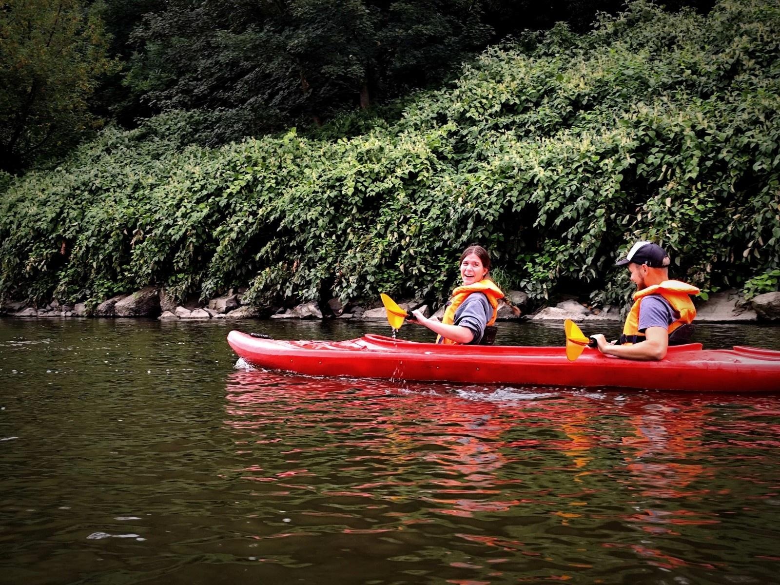 Zdjęcie w galerii na portalu naszraciborz.pl: Letni spływ kajakowy po Meandrach Odry z ornitologiem Tomaszem wiadomości z regionu