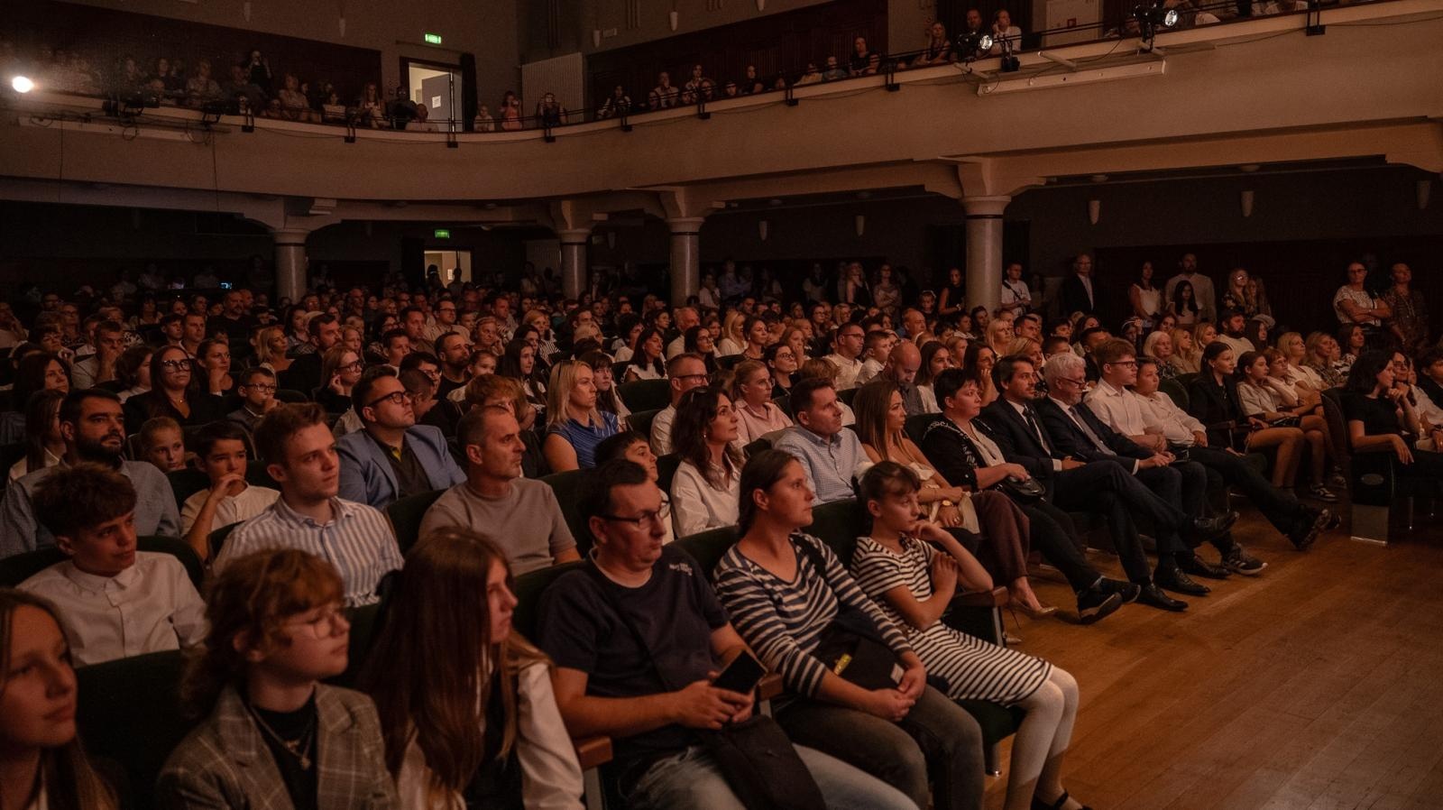 Zdjęcie w galerii na portalu naszraciborz.pl: Najlepsi uczniowie raciborskich szkół odebrali stypendia - foto na bis! wiadomości z regionu