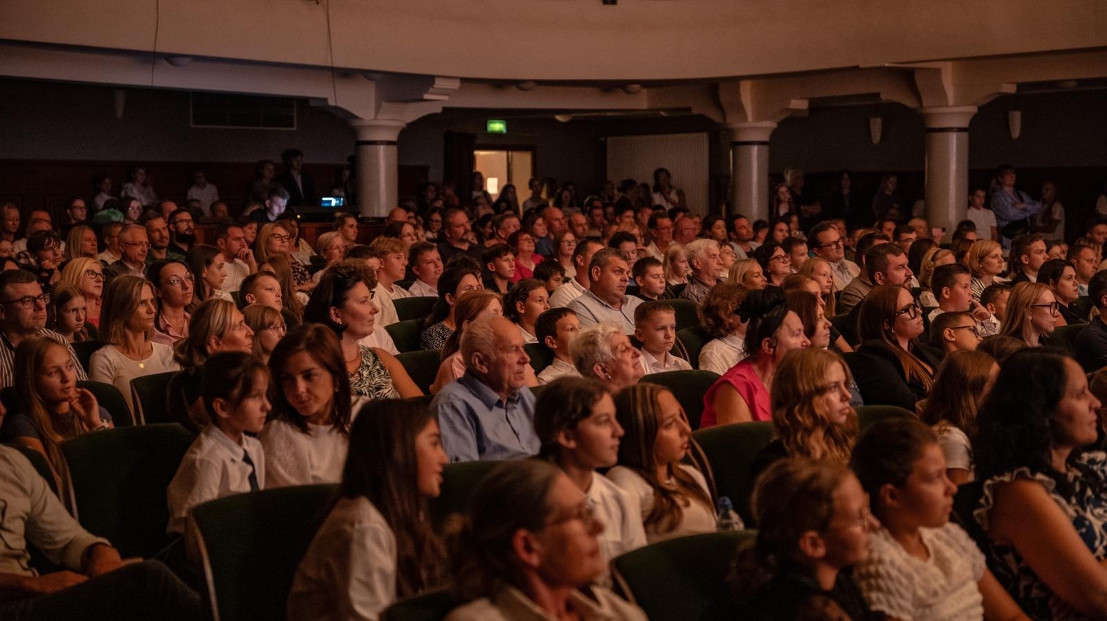 Zdjęcie w galerii na portalu naszraciborz.pl: Najlepsi uczniowie raciborskich szkół odebrali stypendia - foto na bis! wiadomości z regionu