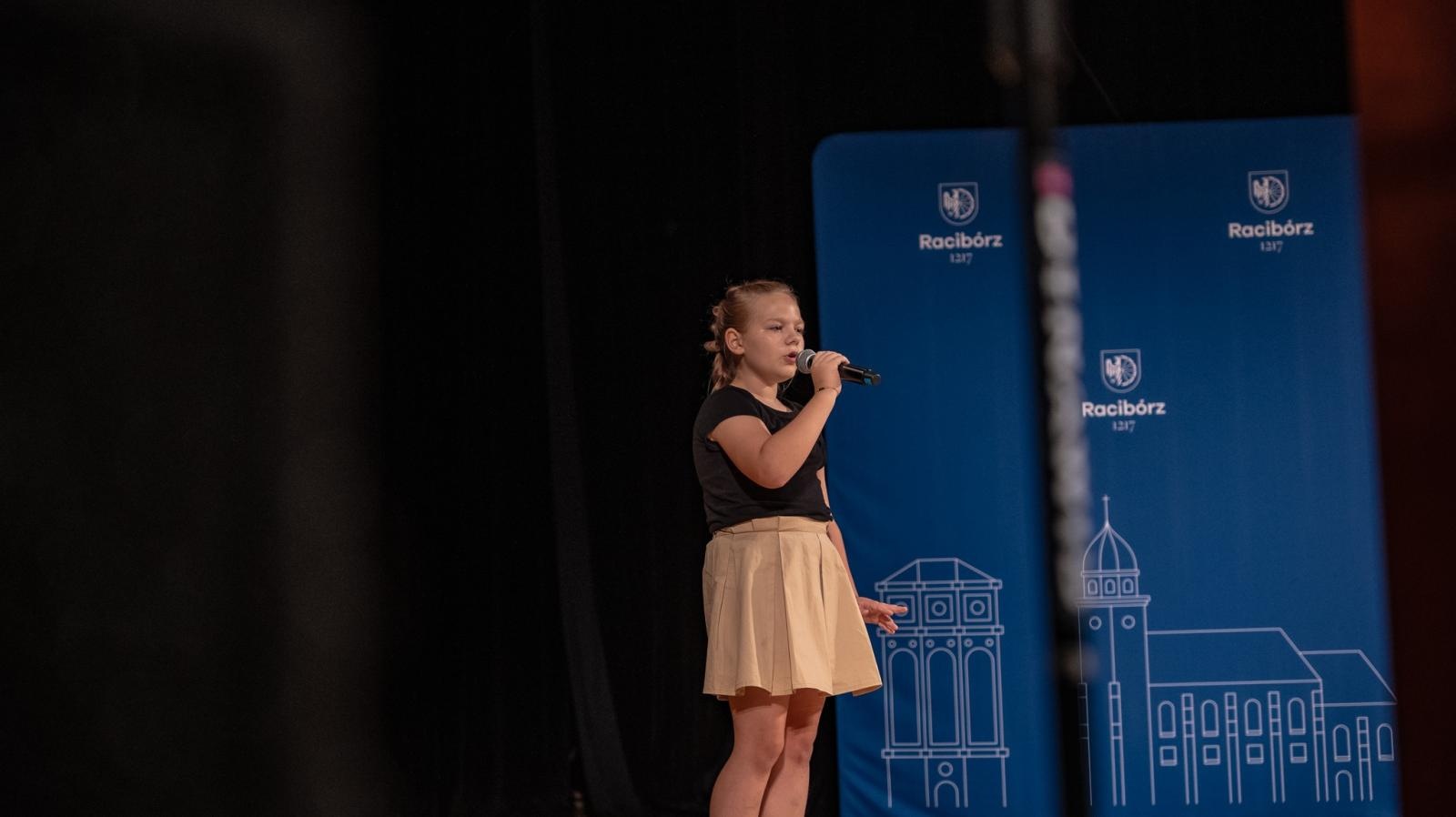 Zdjęcie w galerii na portalu naszraciborz.pl: Najlepsi uczniowie raciborskich szkół odebrali stypendia - foto na bis! wiadomości z regionu