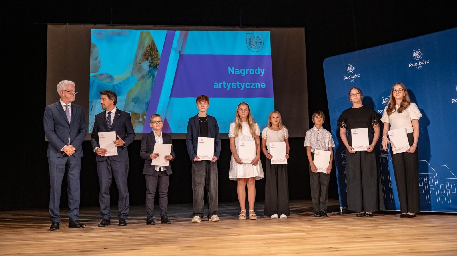 Zdjęcie w galerii na portalu naszraciborz.pl: Najlepsi uczniowie raciborskich szkół odebrali stypendia - foto na bis! wiadomości z regionu