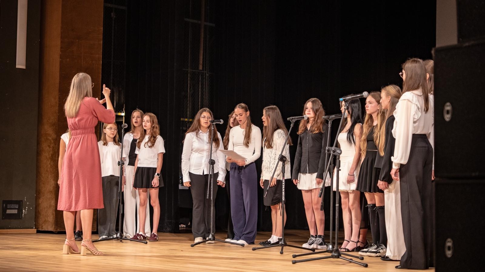 Zdjęcie w galerii na portalu naszraciborz.pl: Najlepsi uczniowie raciborskich szkół odebrali stypendia - foto na bis! wiadomości z regionu