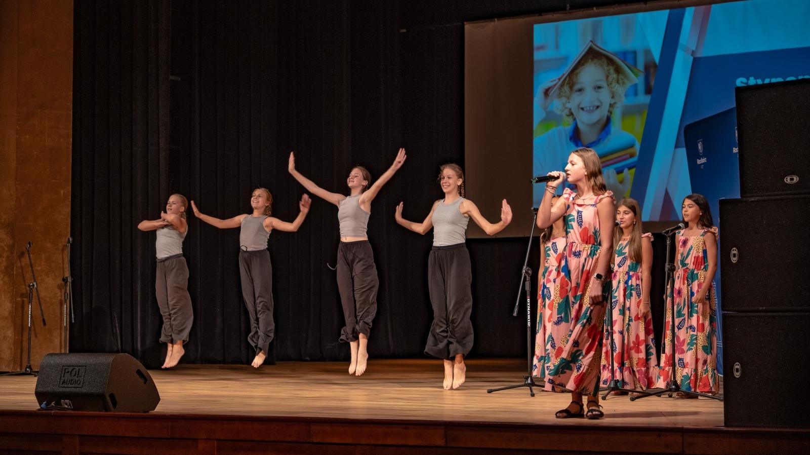 Zdjęcie w galerii na portalu naszraciborz.pl: Najlepsi uczniowie raciborskich szkół odebrali stypendia - foto na bis! wiadomości z regionu