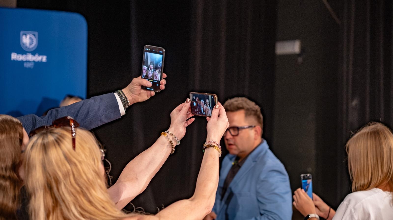 Zdjęcie w galerii na portalu naszraciborz.pl: Najlepsi uczniowie raciborskich szkół odebrali stypendia - foto na bis! wiadomości z regionu