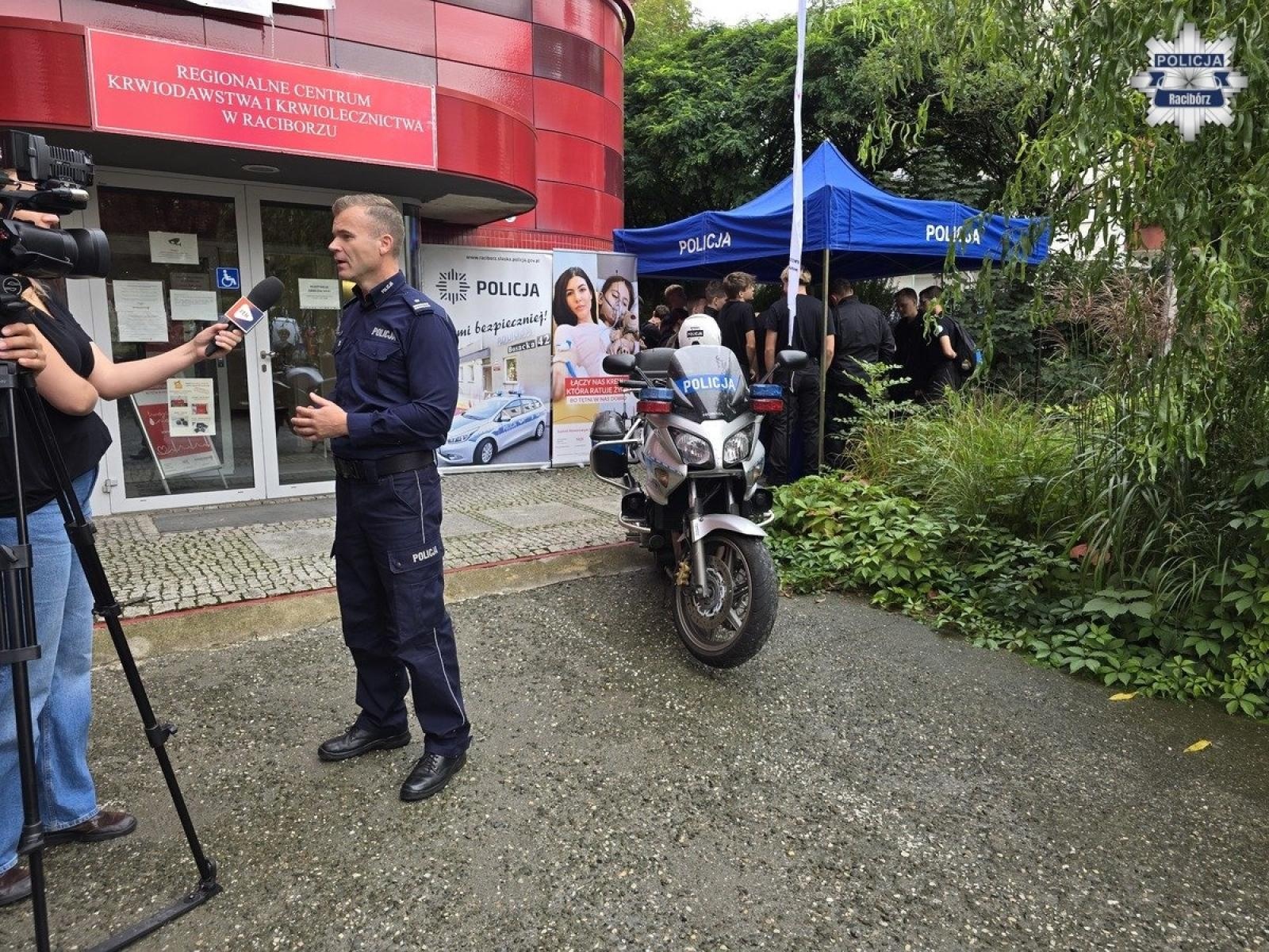 Zdjęcie w galerii na portalu naszraciborz.pl: 100-lecie kobiet w policji. Policjanci z Raciborza oddali krew wiadomości z regionu