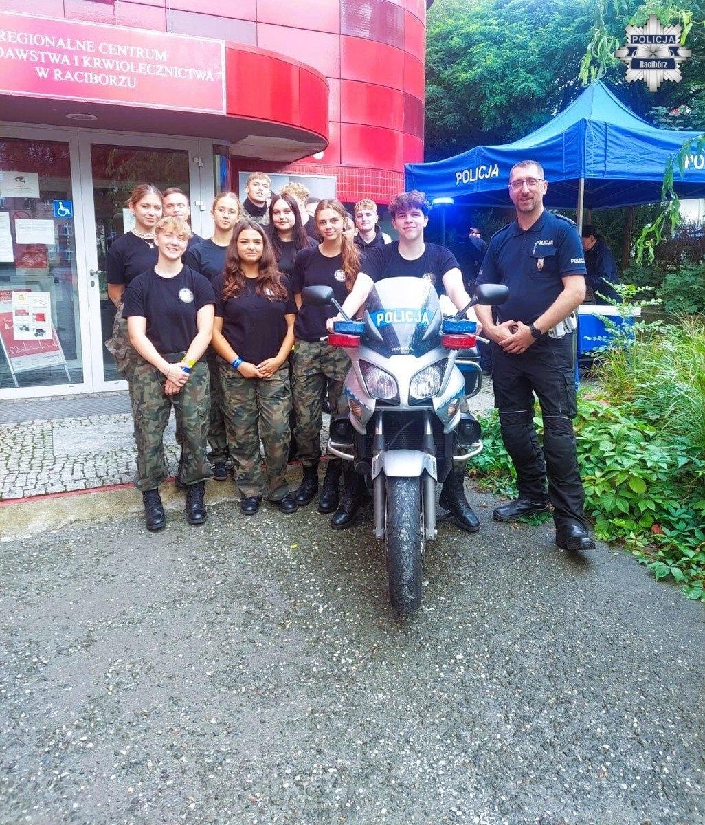 Zdjęcie w galerii na portalu naszraciborz.pl: 100-lecie kobiet w policji. Policjanci z Raciborza oddali krew wiadomości z regionu