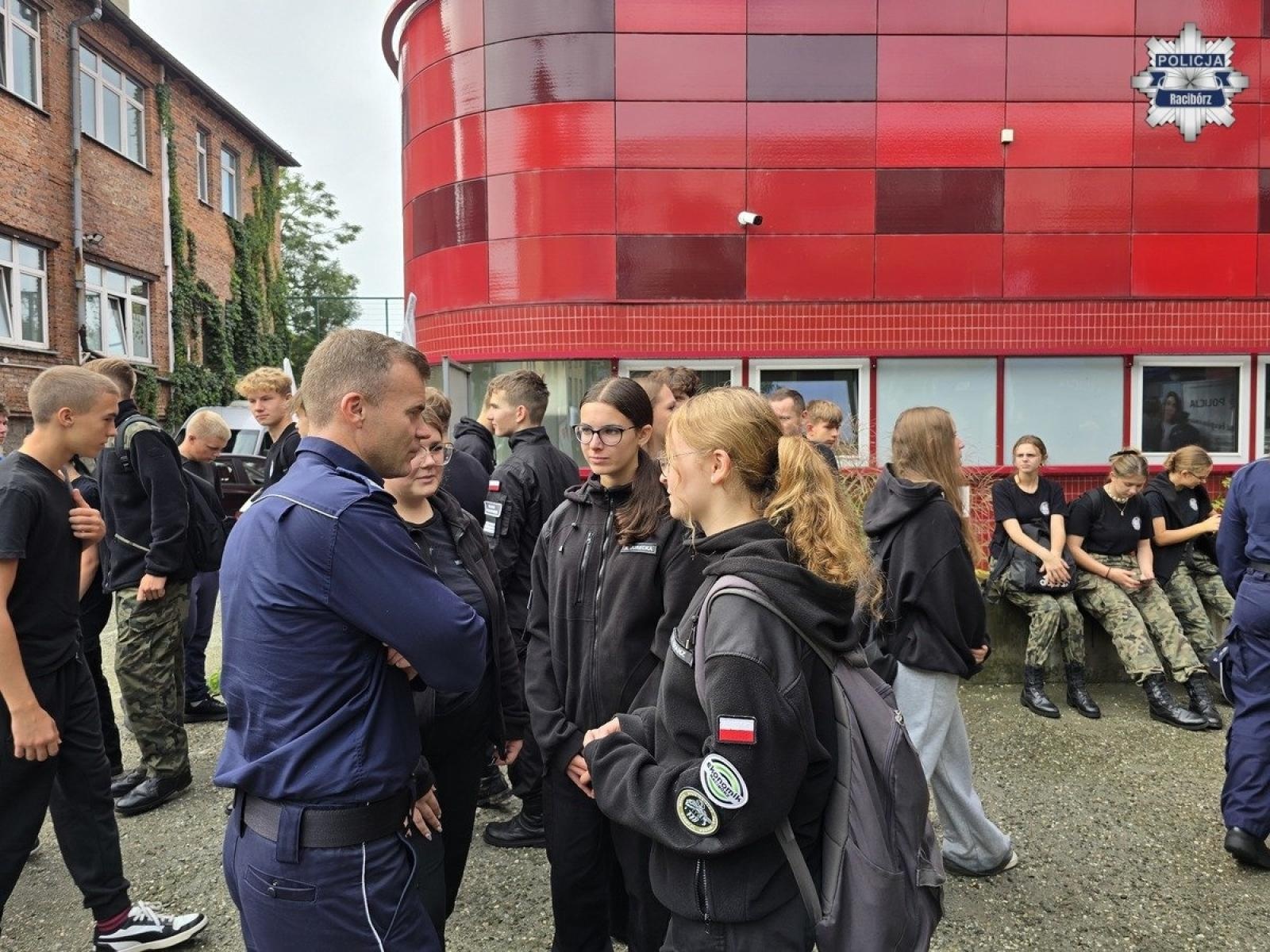Zdjęcie w galerii na portalu naszraciborz.pl: 100-lecie kobiet w policji. Policjanci z Raciborza oddali krew wiadomości z regionu