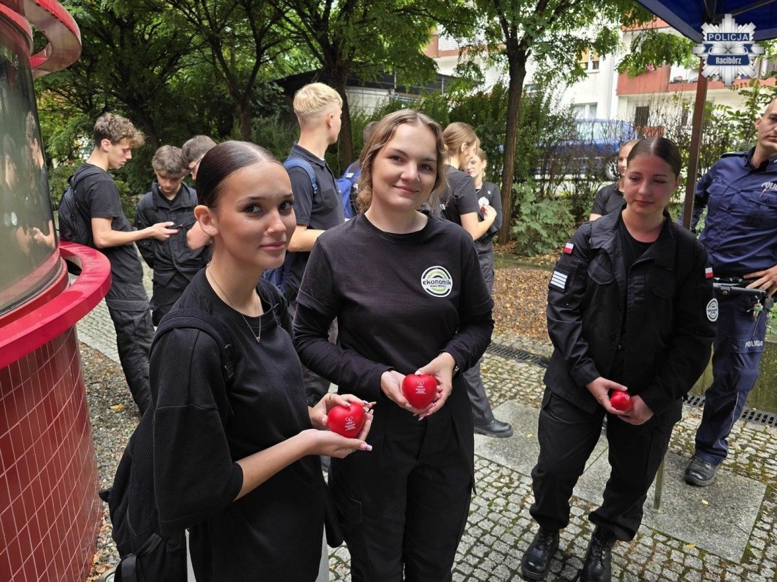 Zdjęcie w galerii na portalu naszraciborz.pl: 100-lecie kobiet w policji. Policjanci z Raciborza oddali krew wiadomości z regionu