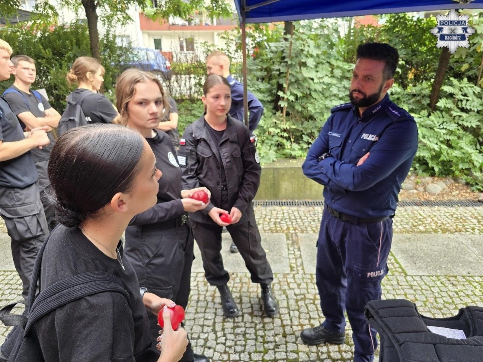 Zdjęcie w galerii na portalu naszraciborz.pl: 100-lecie kobiet w policji. Policjanci z Raciborza oddali krew wiadomości z regionu