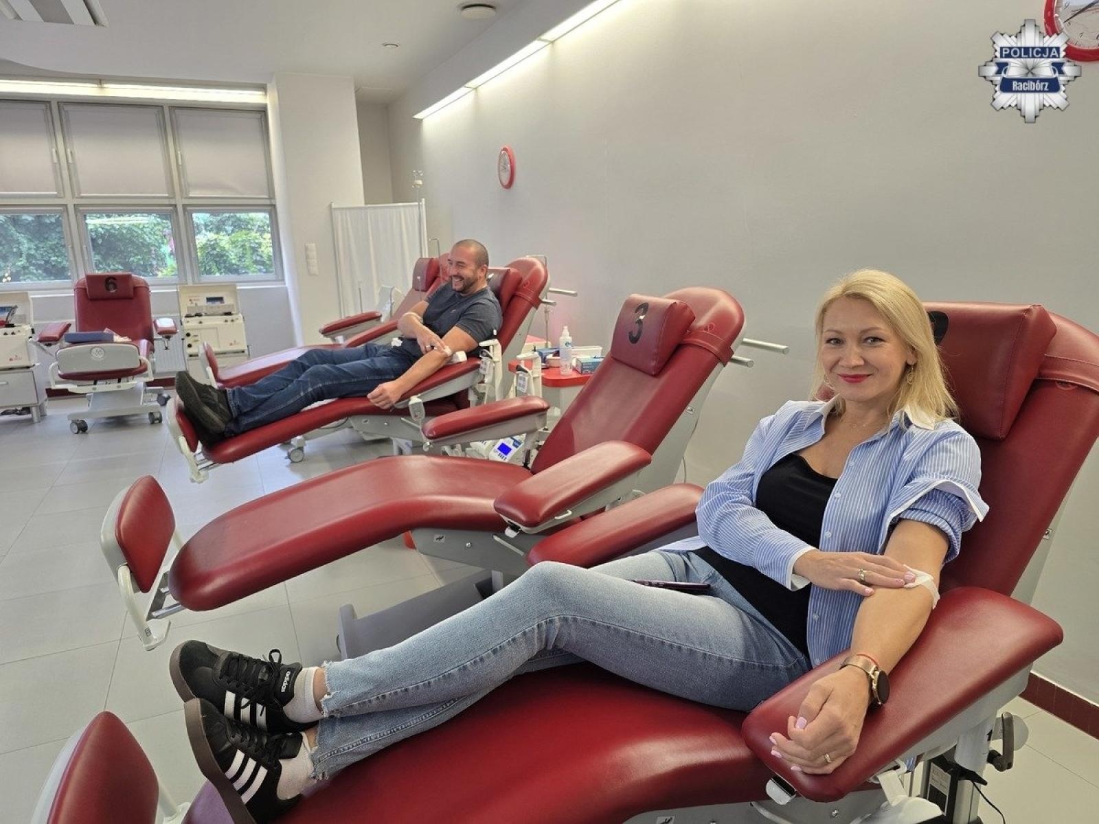 Zdjęcie w galerii na portalu naszraciborz.pl: 100-lecie kobiet w policji. Policjanci z Raciborza oddali krew wiadomości z regionu