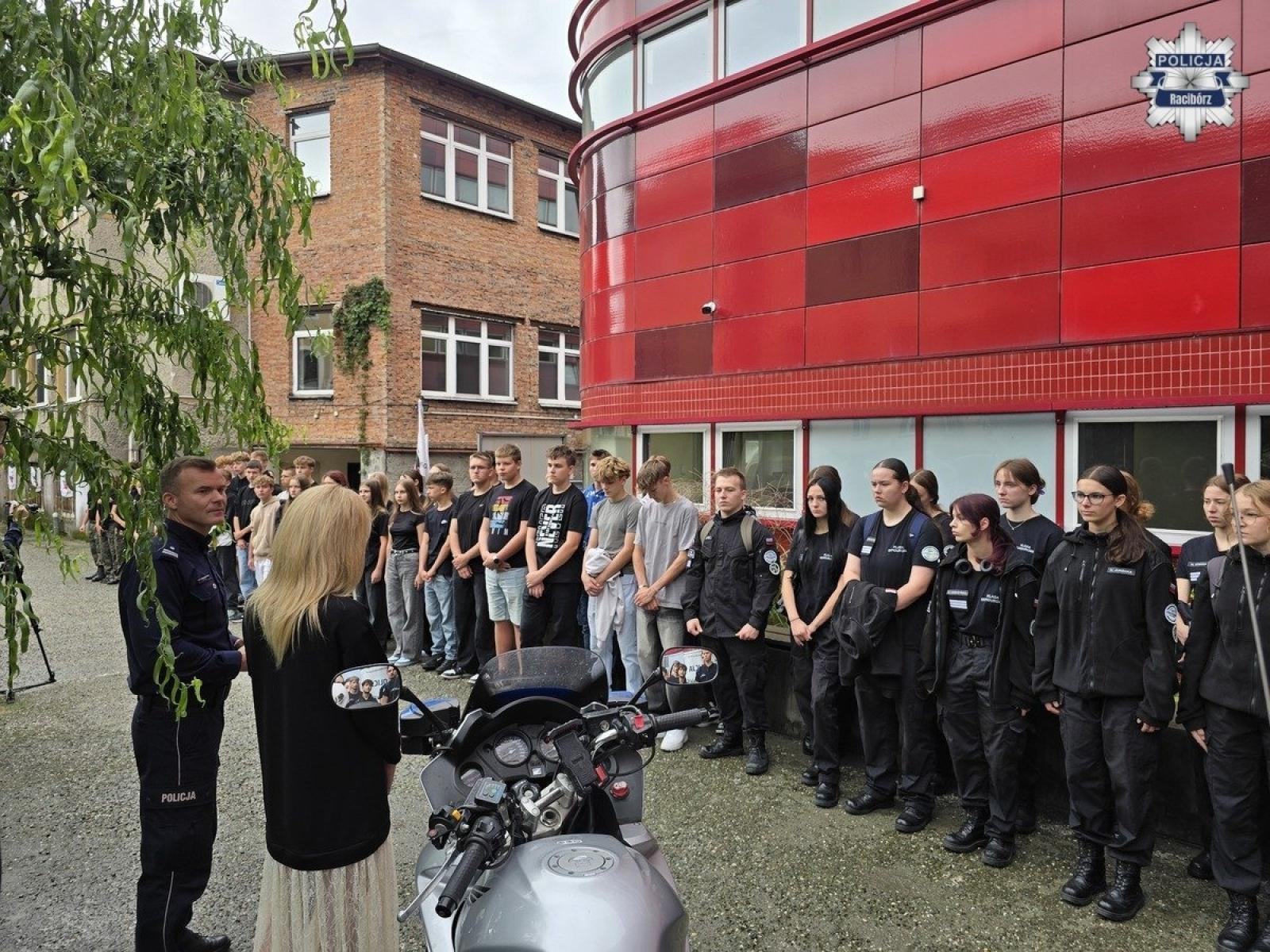 Zdjęcie w galerii na portalu naszraciborz.pl: 100-lecie kobiet w policji. Policjanci z Raciborza oddali krew wiadomości z regionu