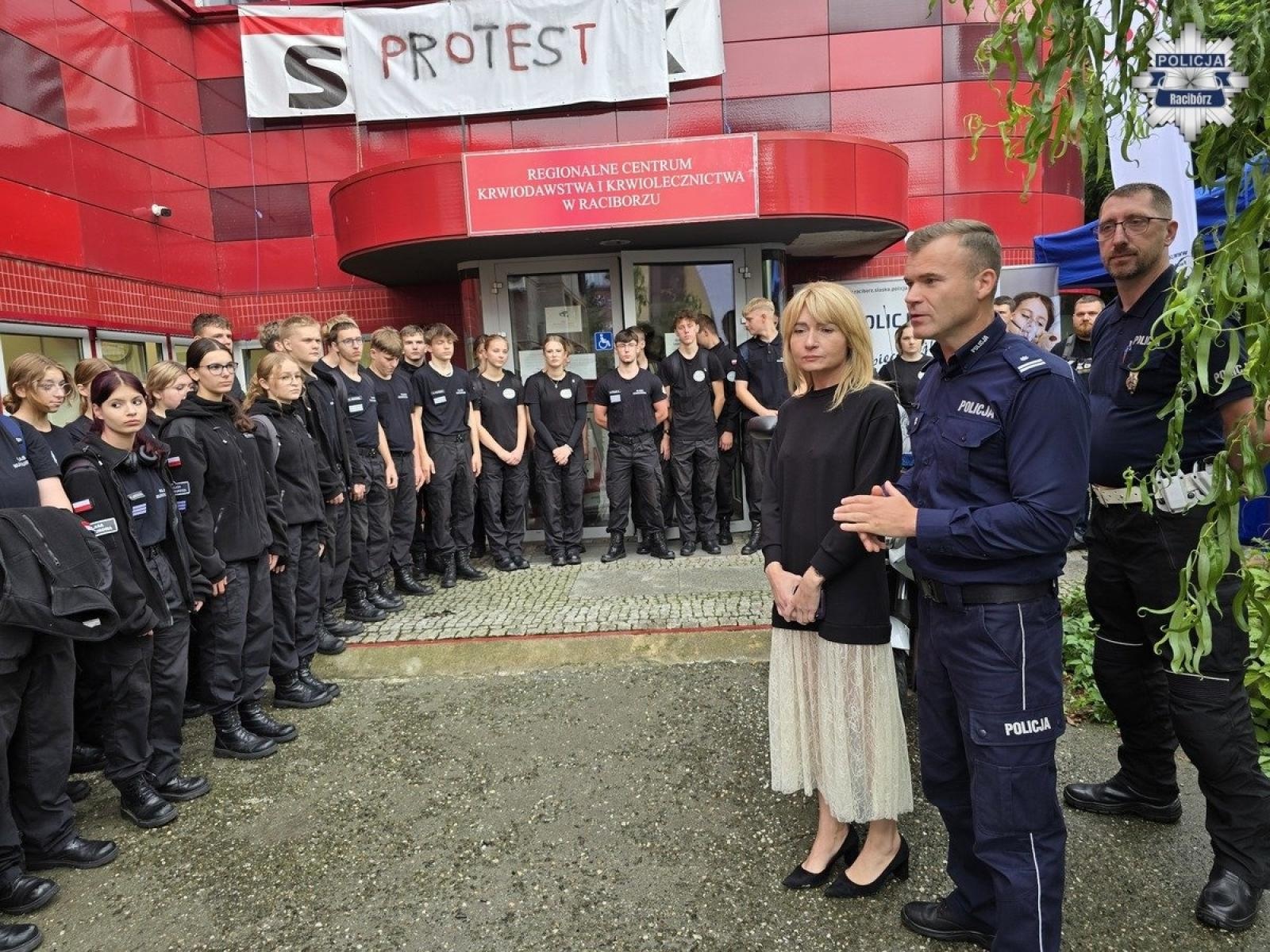Zdjęcie w galerii na portalu naszraciborz.pl: 100-lecie kobiet w policji. Policjanci z Raciborza oddali krew wiadomości z regionu