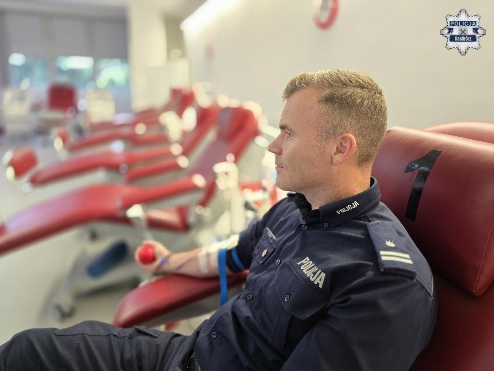 Zdjęcie w galerii na portalu naszraciborz.pl: 100-lecie kobiet w policji. Policjanci z Raciborza oddali krew wiadomości z regionu
