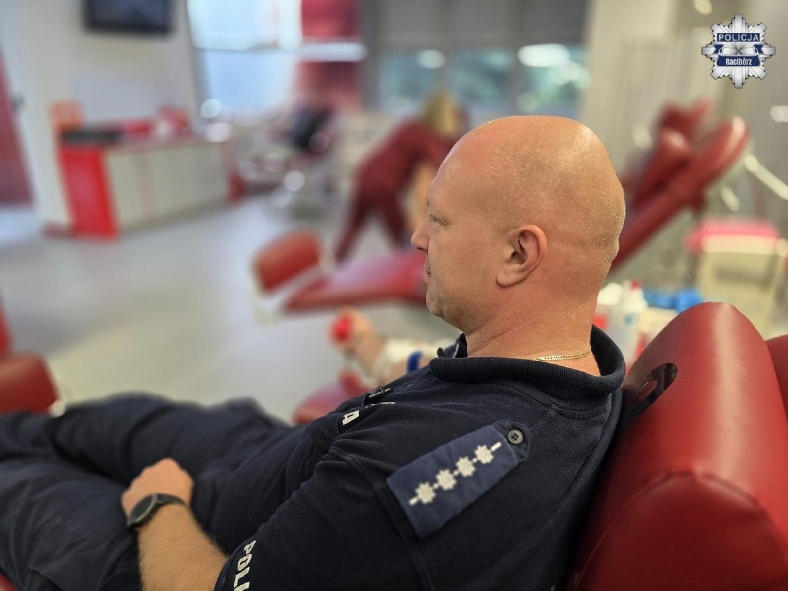 Zdjęcie w galerii na portalu naszraciborz.pl: 100-lecie kobiet w policji. Policjanci z Raciborza oddali krew wiadomości z regionu