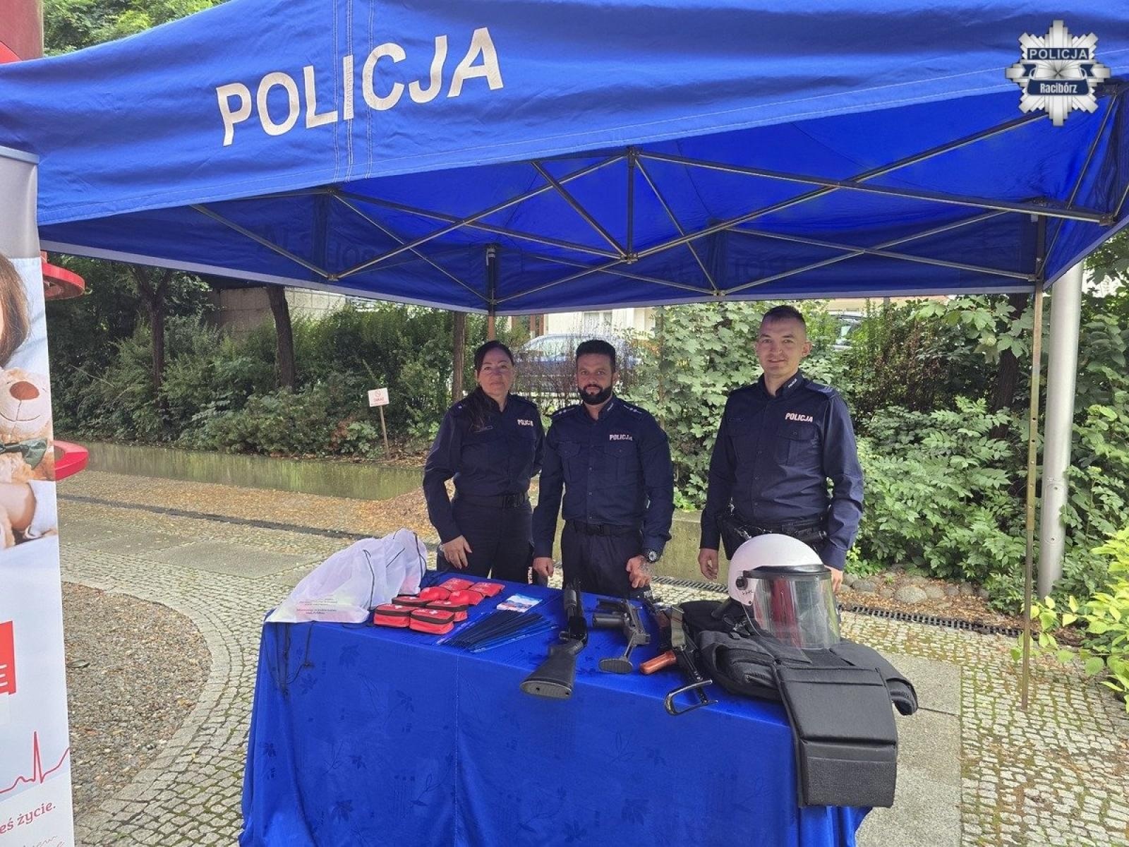Zdjęcie w galerii na portalu naszraciborz.pl: 100-lecie kobiet w policji. Policjanci z Raciborza oddali krew wiadomości z regionu
