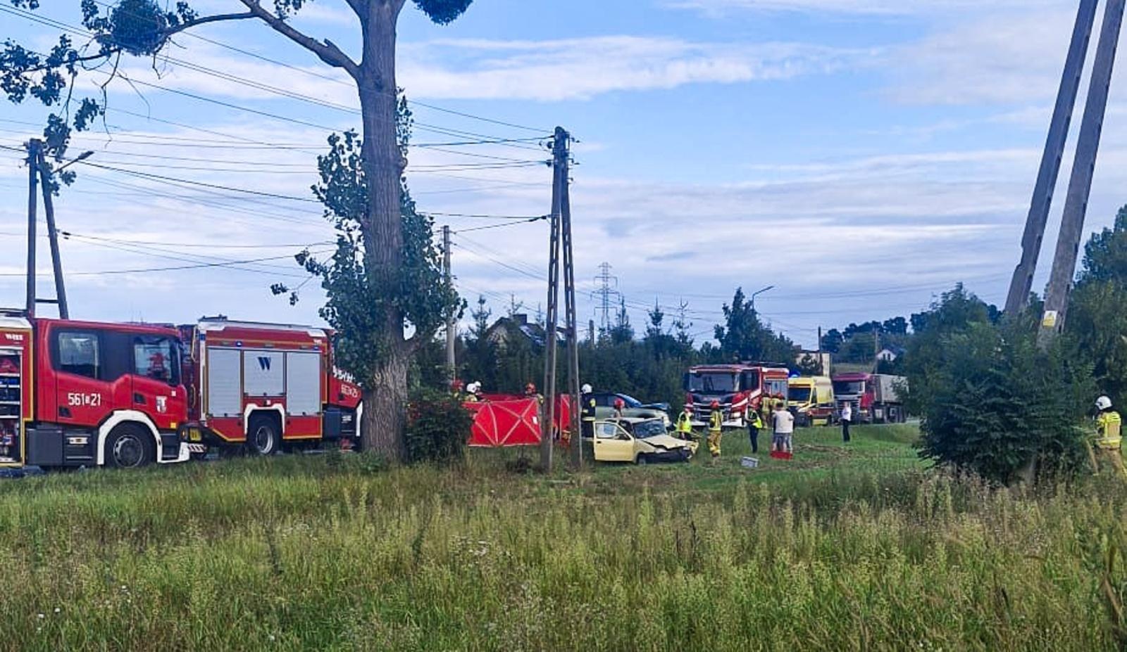 Zdjęcie w galerii na portalu naszraciborz.pl: Wypadek w Rzuchowie na DW933 – zderzenie dwóch samochodów, śmigłowiec LPR w akcji [FOTO i WIDEO] wiadomości z regionu