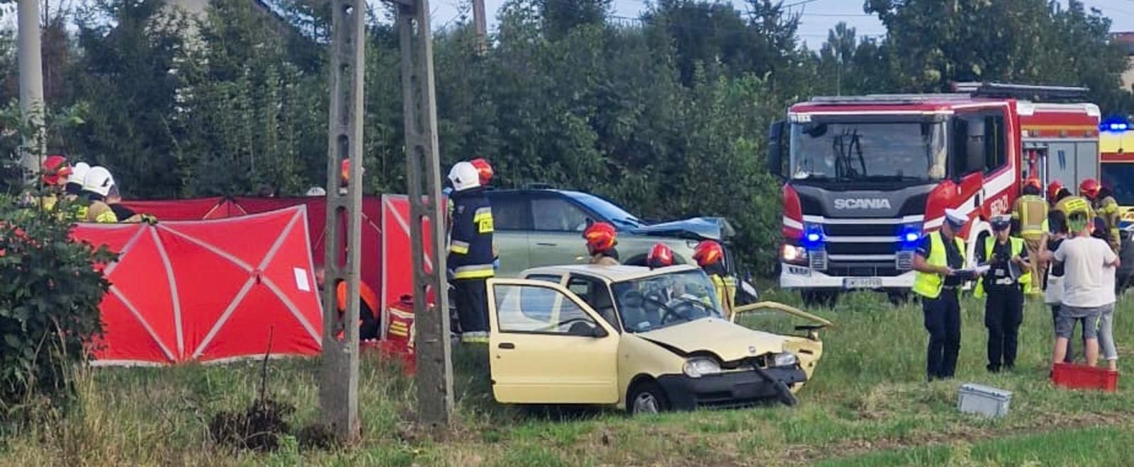 Zdjęcie w galerii na portalu naszraciborz.pl: Wypadek w Rzuchowie na DW933 – zderzenie dwóch samochodów, śmigłowiec LPR w akcji [FOTO i WIDEO] wiadomości z regionu
