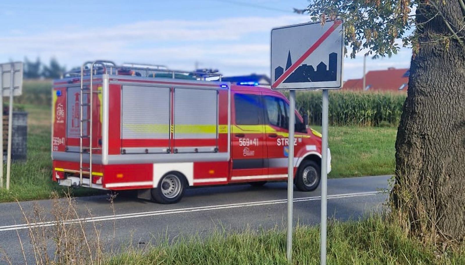 Zdjęcie w galerii na portalu naszraciborz.pl: Wypadek w Rzuchowie na DW933 – zderzenie dwóch samochodów, śmigłowiec LPR w akcji [FOTO i WIDEO] wiadomości z regionu