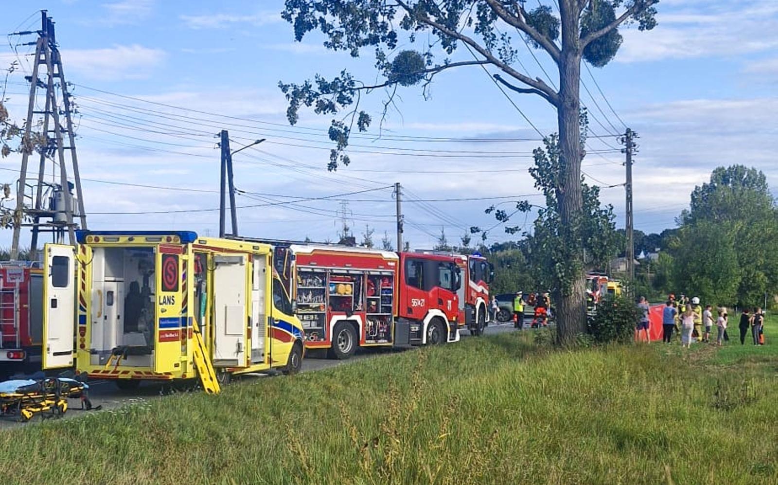 Zdjęcie w galerii na portalu naszraciborz.pl: Wypadek w Rzuchowie na DW933 – zderzenie dwóch samochodów, śmigłowiec LPR w akcji [FOTO i WIDEO] wiadomości z regionu