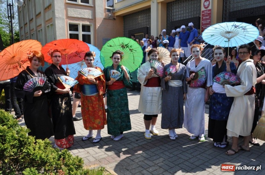 Zdjęcie w galerii na portalu naszraciborz.pl: Juwenalia rozpoczęte. Klucz przekazany wiadomości z regionu