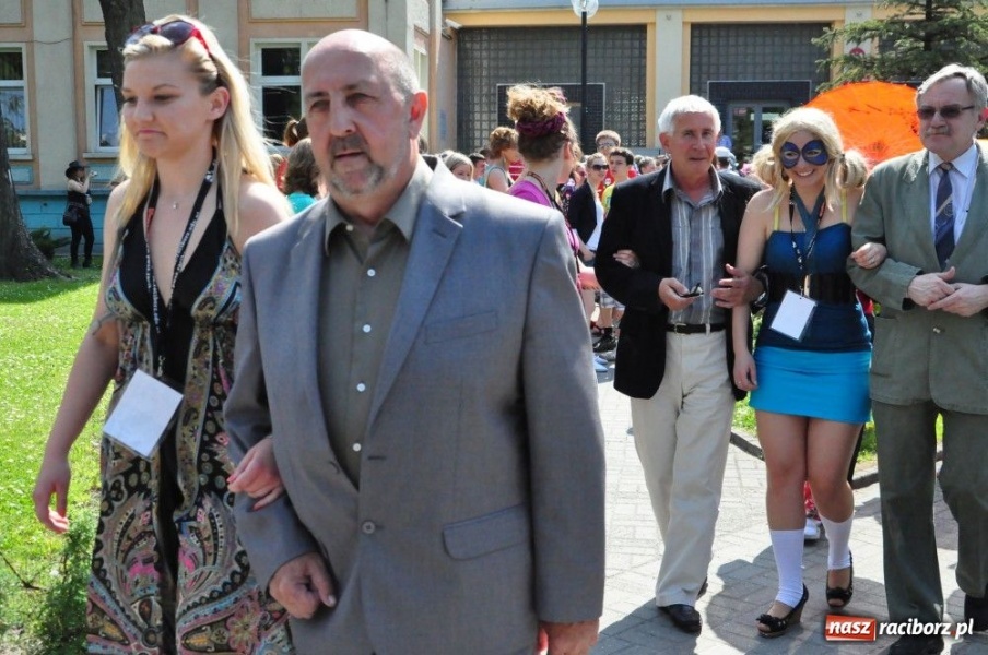 Zdjęcie w galerii na portalu naszraciborz.pl: Juwenalia rozpoczęte. Klucz przekazany wiadomości z regionu