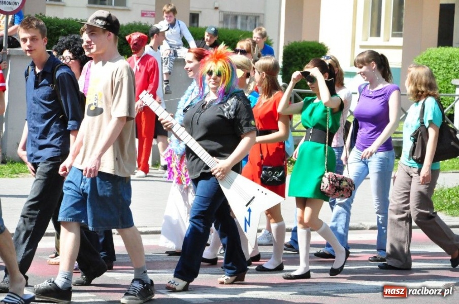 Zdjęcie w galerii na portalu naszraciborz.pl: Juwenalia rozpoczęte. Klucz przekazany wiadomości z regionu