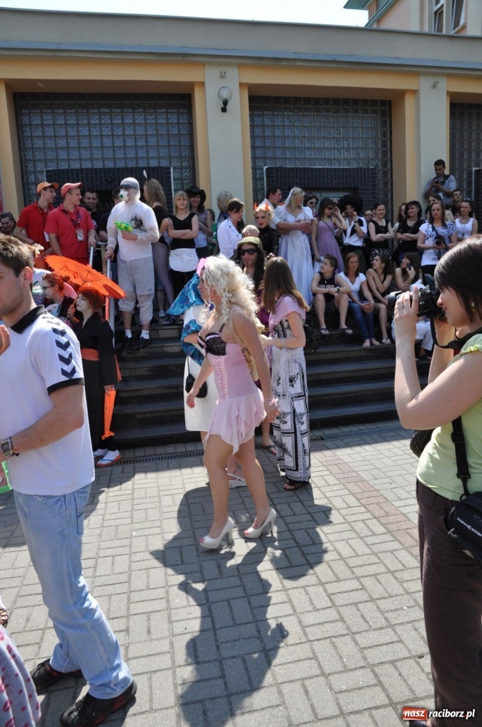 Zdjęcie w galerii na portalu naszraciborz.pl: Juwenalia rozpoczęte. Klucz przekazany wiadomości z regionu