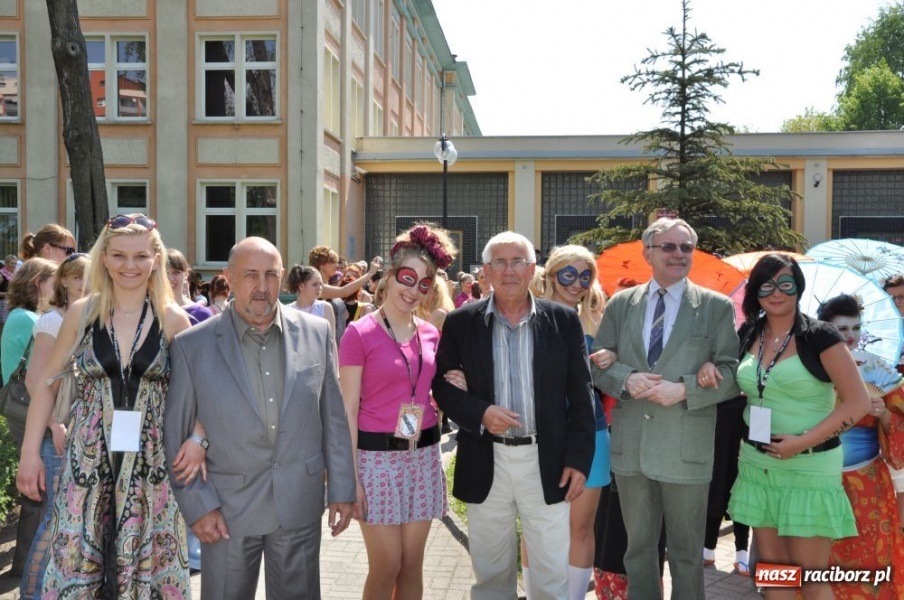 Zdjęcie w galerii na portalu naszraciborz.pl: Juwenalia rozpoczęte. Klucz przekazany wiadomości z regionu